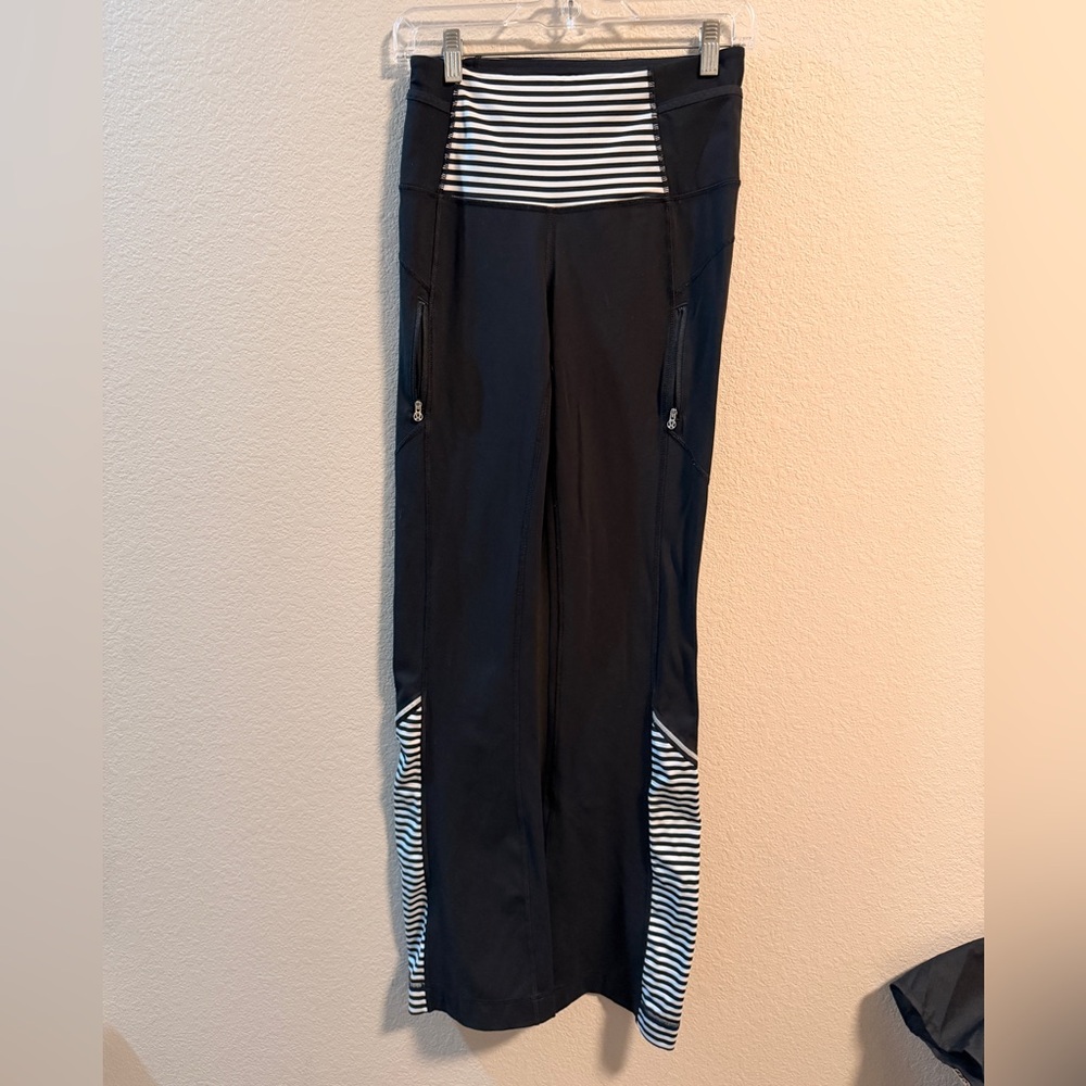 Lululemon Run: Ice Queen Pant
Black / Classic Stripe Black White / Black